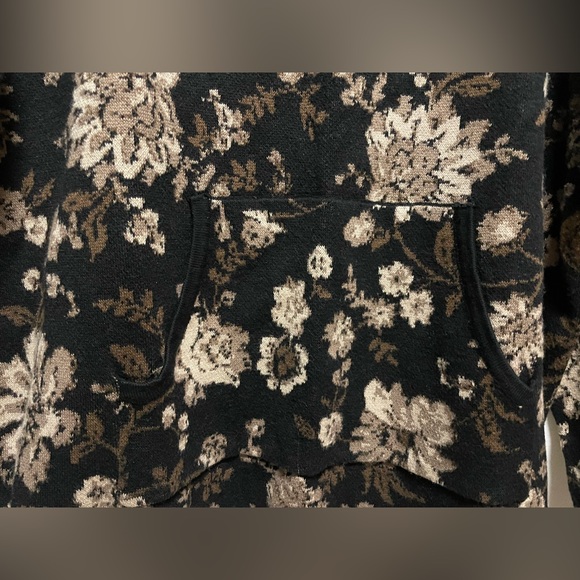 Beautiful Isaac Mizrahi Knit Sweater - Picture 4 of 7